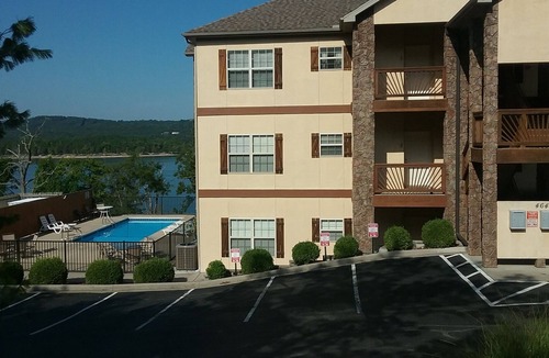 Indian Point Condo | Table Rock Lake, Luxury Lake front condo, jacuzzi ,5 min to Silver Dollar City