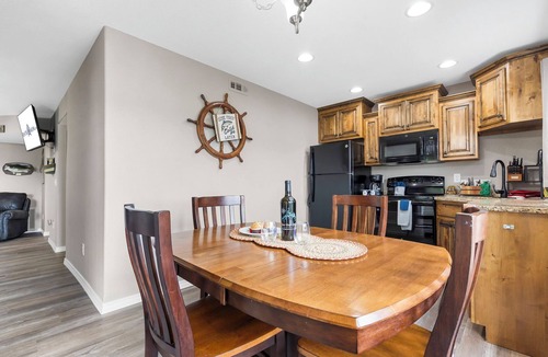 Kimberling City Condo | Table Rock Lakefront w Acess! Free Tickets! Community Amenities!