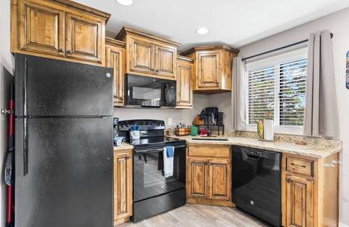 Kimberling City Condo | Table Rock Lakefront w Acess! Free Tickets! Community Amenities!