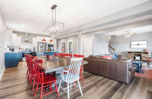 Table Rock House | Table Rock Lake Views-Shared Outdoor Pool-Free Attraction Tickets-Air Hockey