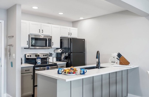 Kimberling City Condo | Table Rock Shoreline Steps Away, Newly Renovated Condo, Community Pool!