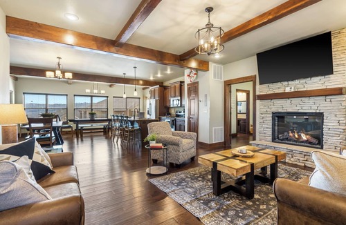 Indian Point House | TableRock Boat slip Included! HotTub, OutdoorPools