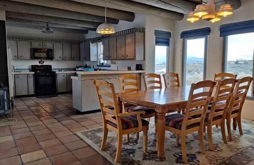 El Prado House | Taos Mountain Retreat, Views, Spa Tub & Fiber Internet