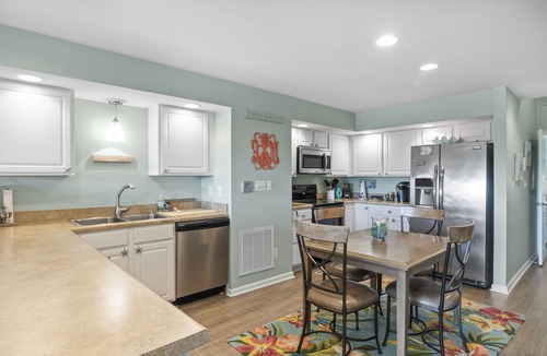 Morehead City Condo | Tar Landing Villas 204, Oceanside Condo in Atlantic Beach, NC!
