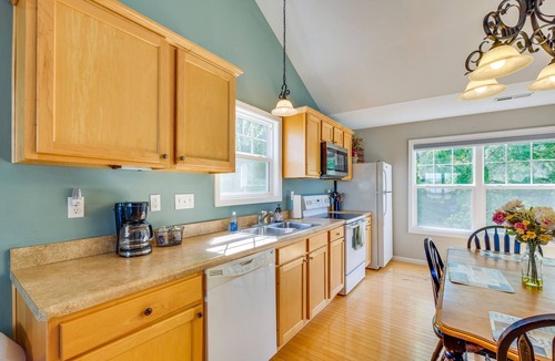 Taylorsville Cottage | Taylorsville Lake Cottage Rental w/Hot Tub!