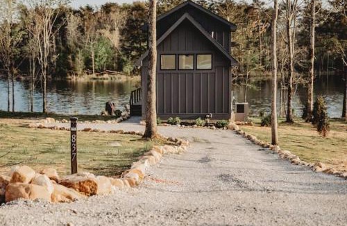 Tracy City House | Teacher's Lounge - Lakeside at Waters Edge