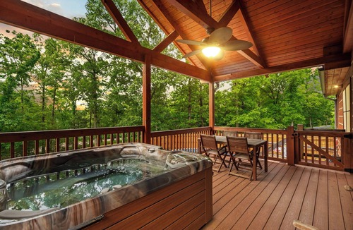 Kirbyville Cabin | Teal’s Treasure | Secluded Lakeside Cabin for 8, Pet Friendly w/Private Pool!