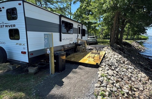 Lobelville House | Tennessee River RV Retreat