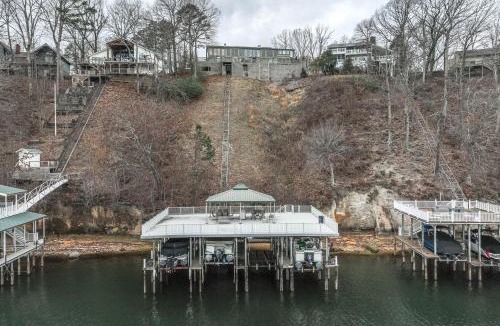 Counce House | Tennessee River Vacation Rental w/Deck + View!