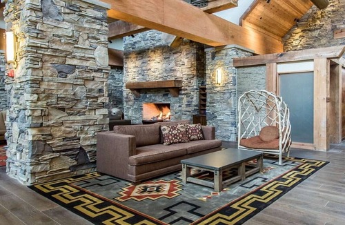 Big Cedars Apartment | Thanksgiving relaxation in Paradise Point, Hollister