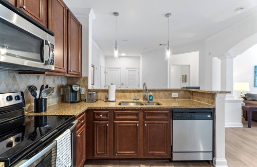 Cary Apartment | The Arboretum 2br w/Balcony & Hardwoods 1