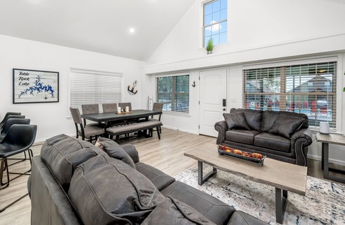 Lampe House | The Baxter Boat House 4 Bedroom Home
