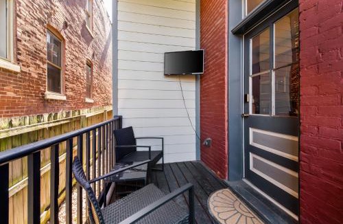 Benton Park House | The Benton Lounge Historic Retreat