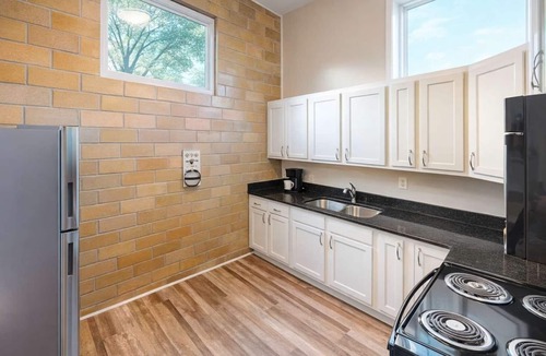 Taylor Berry House | The Booker Noe Suite | Brick Home w/Modern Design