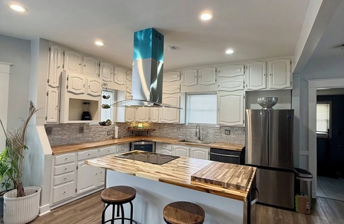 Prestonia House | The Bourbon Belle House All Year Heated Pool 12 Beds Kentucky Luxury Petfriendly