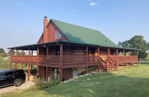 Springfield Cabin | The Bourbon Lodge - Log cabin and Bourbon Trail! 🥃