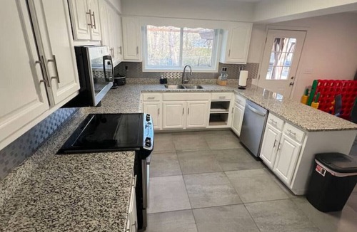 Starkville House | The Bulldog Basecamp | Sleeps 18 | Game Day