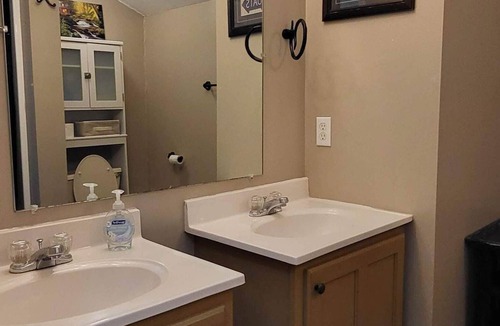 Heber Springs Cabin | The Bunkhouse at Lobo Landing Resort Located on the Little Red River!
