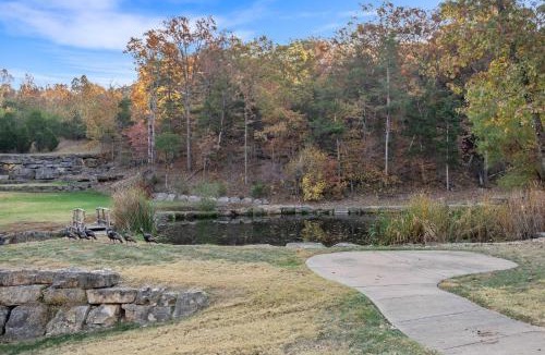 Branson Theater District House | The Cabin at Rock Canyon