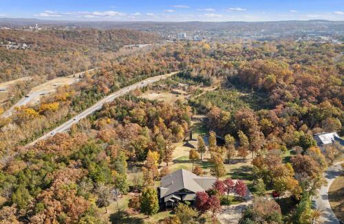 Branson Theater District House | The Cabin at Rock Canyon