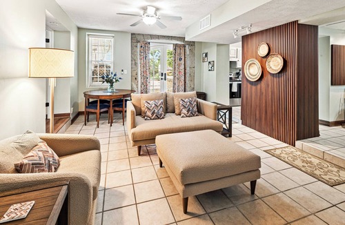 Manhattan Cottage | The Carriage House - Historic getaway in the heart of the city!