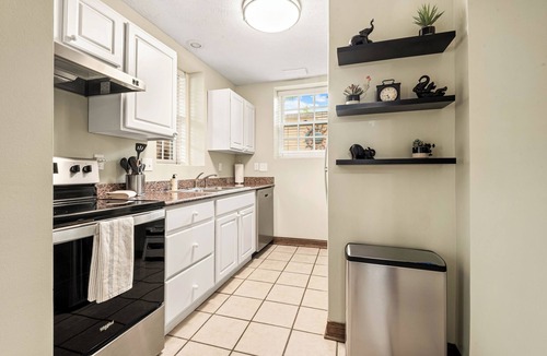 Manhattan Cottage | The Carriage House - Historic getaway in the heart of the city!