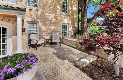 Manhattan Cottage | The Carriage House - Historic getaway in the heart of the city!