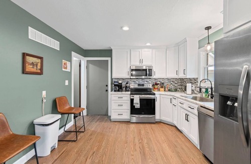 Carrollton House | The Carrollton Retreat | Pets Welcome