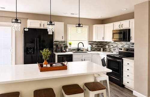 Manhattan House | The Cat Haus - Across the street from the Stadium!