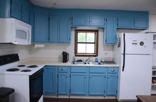 Searcy Apartment | The Center Street Studio - Sleeps 4
