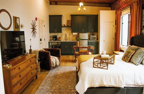Leitchfield Apartment | The Chassedi Suite/The 1935 Historical Alexander Hotel/