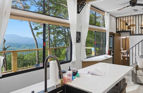Tallassee House | The Chestnut- Gorgeous Views of the Smokies