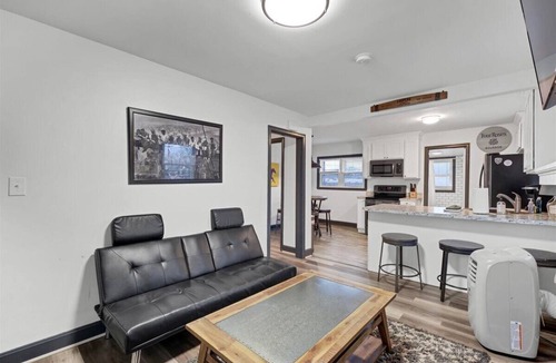 Buechel House | The Chuckwick House - Sleeps 10 in Beds