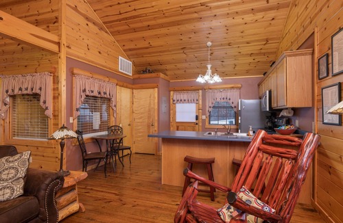 Branson Theater District Cabin | "The Constitution" Luxury Cabin at Branson Woods Resort