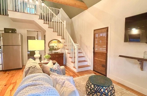 College Hill House | The Cottage, 2BR Farm Stay by Velvet Ditch Villas