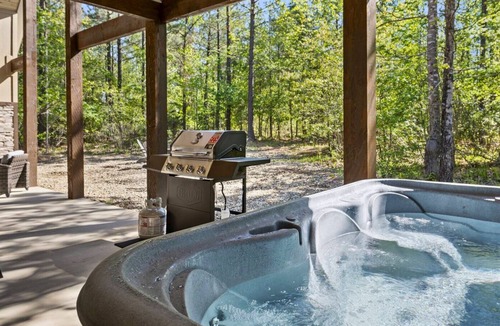 Broken Bow Cabin | The Cottage at Cedar Hills | Poolside Escape