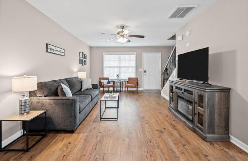 Clarksville House | The Cottage at Governors Crossing with Pool - Less than 1 Mile from Beachaven Winery