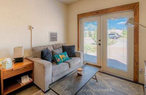 Highland Business House | The Cottage at Quincy B - Studio apartment in great location!