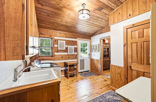 Piney Flats House | The Cove by Peaceful Peak