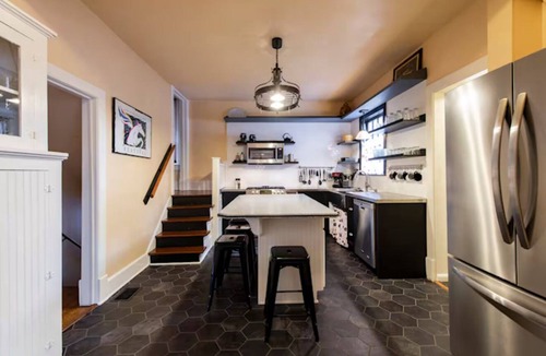 Cherokee Triangle House | The Cozy Bungalow-Historic Highlands-Bardstown Rd