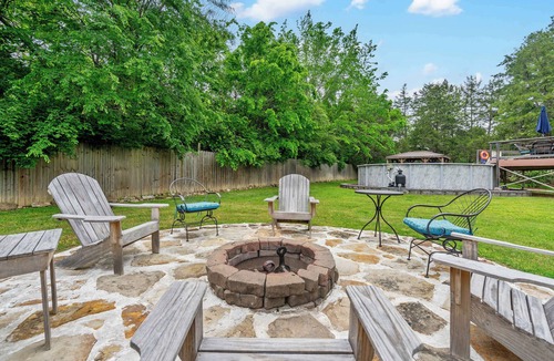 Kirbyville House | The Cozy Cottage Getaway | Private Pool & Hot Tub