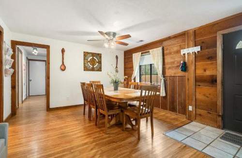 Kirbyville House | The Cozy Cottage Getaway - Private Pool & Hot Tub