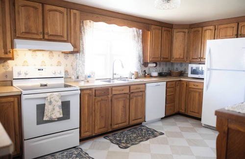 Jeffersonville House | The Cozy Heirloom-4BR Cottage in Jeffersonville