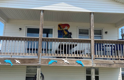 North Topsail Beach Cottage | The cozy Light House Cottage is ocean front with 2 bedrooms - sleeps 6 - 2 baths