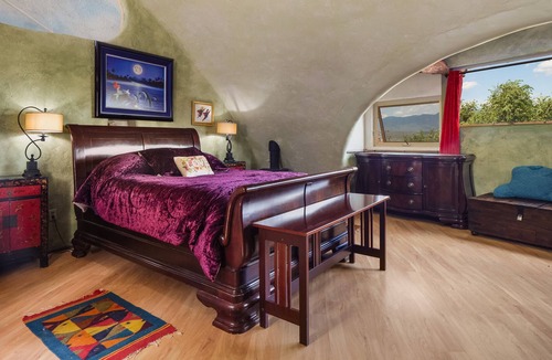 Arroyo Hondo House | The Dome House in Taos