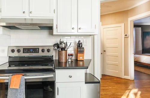Cary House | The Downtown Cottage, Stylish & Walkable in Cary