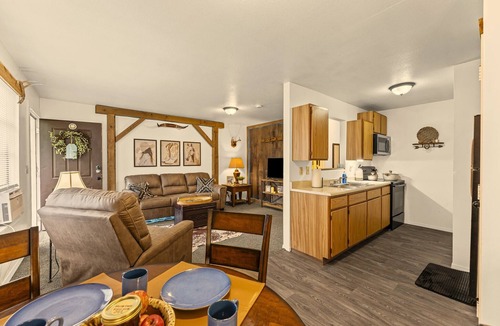 Osawatomie Apartment | The Electric Cowboy Work or Travel 2BR History Trains Trails