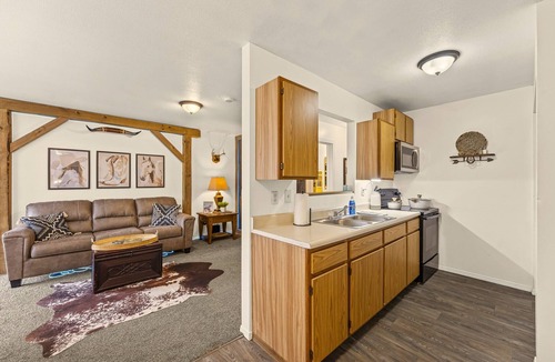 Osawatomie Apartment | The Electric Cowboy Work or Travel 2BR History Trains Trails