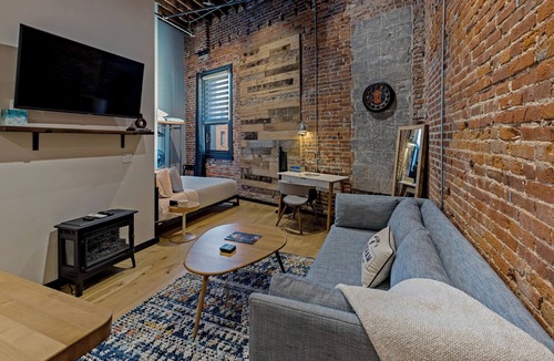 Effingham Apartment | The Exchange. Cozy Studio., XCHNG Studio