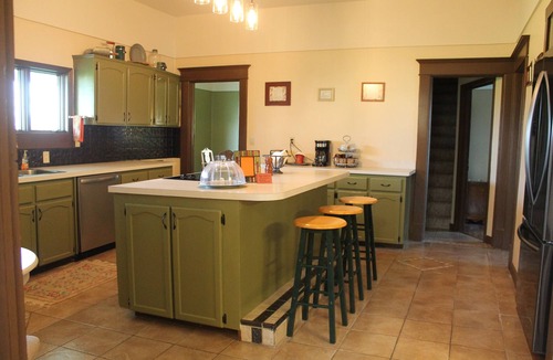 Fairport House | The Farm House-Just 1 Hour from KC Sports fans! Great for Any Season! Pet Friendly